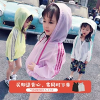 Trẻ em của quần áo chống nắng cô gái 2018 mùa hè trẻ em mới của quần áo chống nắng áo khoác nữ bé Hàn Quốc phiên bản của quần áo da mỏng áo khoác jean mềm chống nắng cho bé