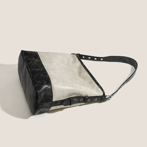 Вместительная и большая брендовая сумка на одно плечо для отдыха