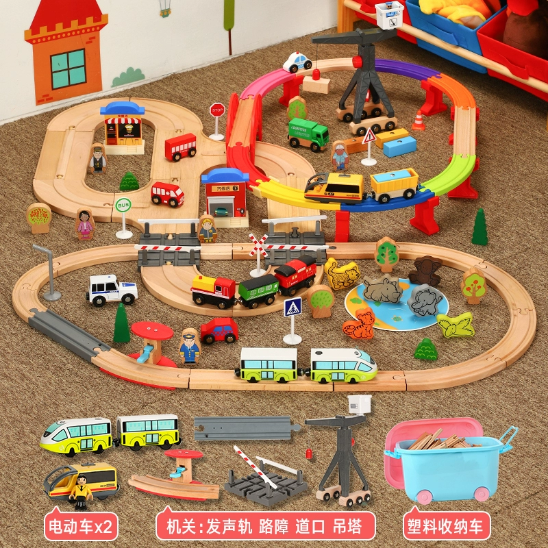 Xe lửa nhỏ bằng gỗ màu đôi kéo điện quanh thành phố kéo theo đường ray câu đố của trẻ em kết hợp lắp ráp đồ chơi bé trai và bé gái - Đồ chơi điều khiển từ xa