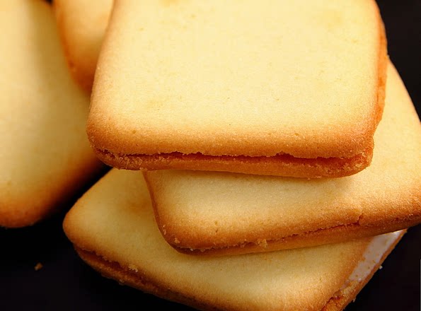 日本曲奇languly依度云呢拿夹心饼干138g奶油味最好吃的12枚