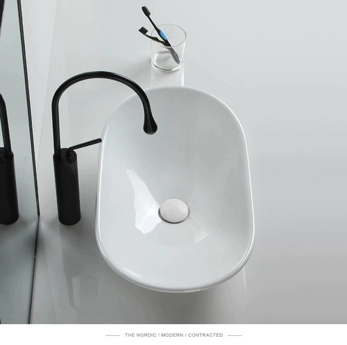 Столеты горшков на мебели табличного бассейна углубляют бассейн керамический отель столешница бассейн