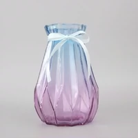 Синяя и красная градиентная ваза