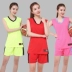 Của phụ nữ đồng phục bóng rổ phù hợp với thở mồ hôi thấm cạnh tranh ngắn tay jersey tùy chỉnh tiểu học và trung học cô gái thể thao DIY