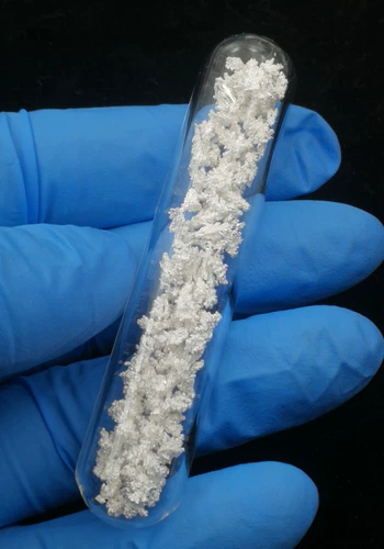 Высокий серебряный кристаллический стеклянный уплотнение мелкоразмерное электролитическое серебро кристаллическое металлическое металлическое серебро ag ≥99,99%