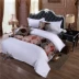 Khách sạn khách sạn giường đặc biệt với các sản phẩm bán buôn cao cấp thời trang giường cuối giường giường khăn giường cờ trải giường tùy chỉnh-thực hiện