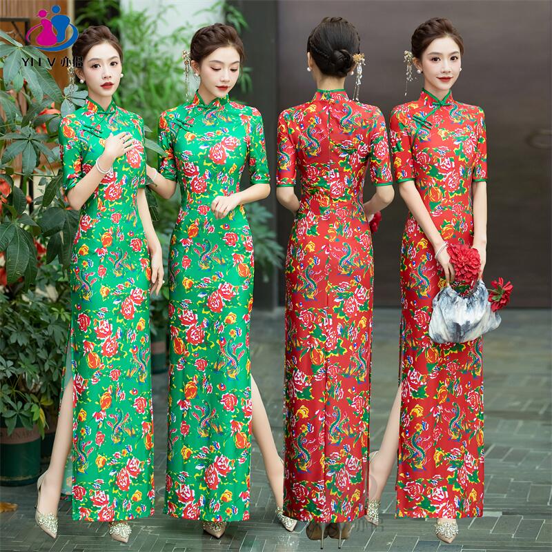 Retro elegant red cheongsam Retro elegant red cheongsam