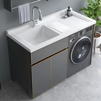 1,4 метра по левому бассейну/открытой двери