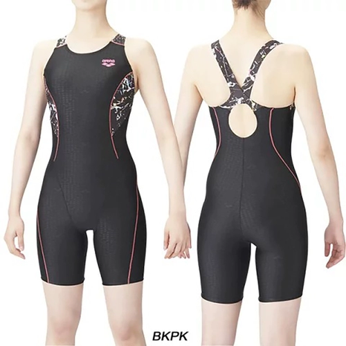 Профессиональная гоночная служба Япония Арена соединяется с плоскими спортивными купальниками.