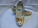 Синьцзян танцевальная обувь этническая танцевальная обувь мелководья рот Синьцзян танцевальные туфли могут настроить национальный костюм Синьцзянга