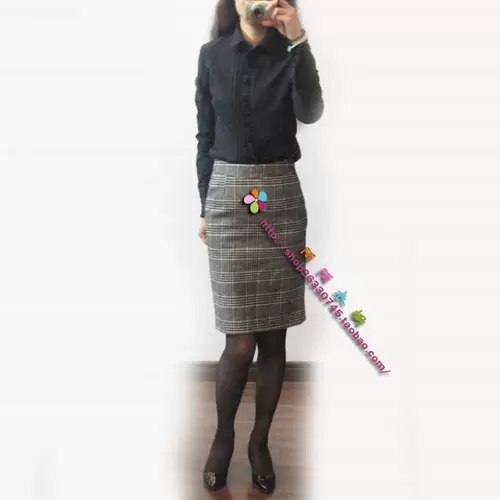 Чистые товары шерсть толстая черно -белая клетчатая наклона в средней юбке.