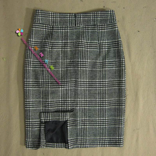 Чистые товары шерсть толстая черно -белая клетчатая наклона в средней юбке.