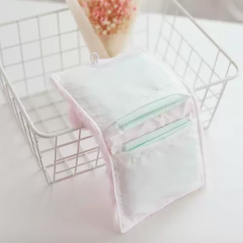 Розовая гигиеническая прокладка, сумка-органайзер, салфетки, сумка для хранения