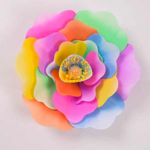 Красочные реквизиты танца из пиона, танцы в детском саду, встреча с цветочным спортом рук зарегистрировано