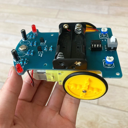 Интеллектуальное отслеживание небольшого автомобиля DIY D2-1 Патрульный автомобиль рассеянный электронный производство производства технологий
