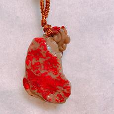 Ювелирный камень 天然昌化鸡血石大红袍金鱼吐瑞豆青冻软底挂件一物一品纯手工雕刻