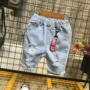 Quần jeans bé trai 2019 hè mới quần áo trẻ em lỗ cá tính năm quần trẻ em bé hoang dã - Quần jean quần jean baggi trẻ em