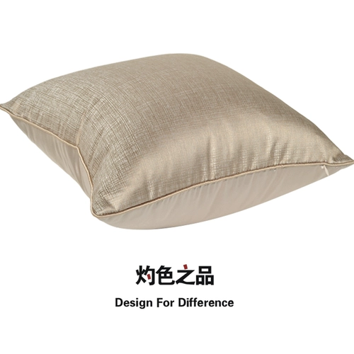 Бежевый диван, современная и минималистичная квадратная подушка