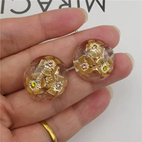 Прозрачный