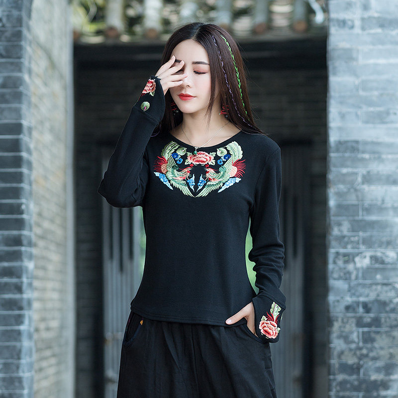 实拍2692#2017春秋新款女装民族风绣花加大码长袖手指袖打底衫t恤