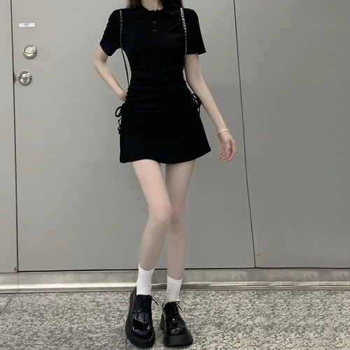 Платье, ретро юбка, приталенная сексуальная футболка, французский стиль, яркий броский стиль, с акцентом на бедрах