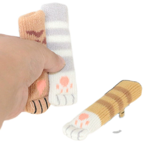 Единственная утолщенная перчатка в дверной ручке.