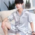 Pyjamas nam mùa hè băng lụa mỏng ngắn tay áo cardigan nam xl lỏng thường mặc giản dị dịch vụ nhà đồ ngủ nam hàn quốc Nam giới