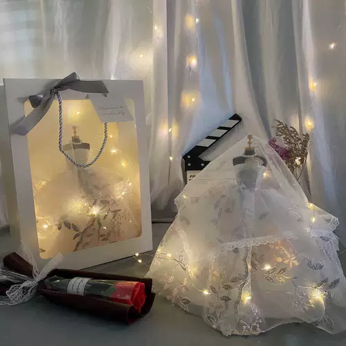 Подарок для выпускной школы девочки дают подругам творческие подруги девушки и девушки 18 -летний подарок для взрослых в середине фестиваля романтическое сердце