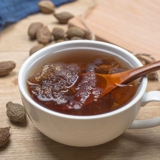 Подлинное специальное -разглашать жирное моряшеное чай, замораживающее чай с горлом, можно сочетать с замаченной водой с хризантемами, не -интуитивным сахаром в горле с кусочками небольших мешков, загруженных