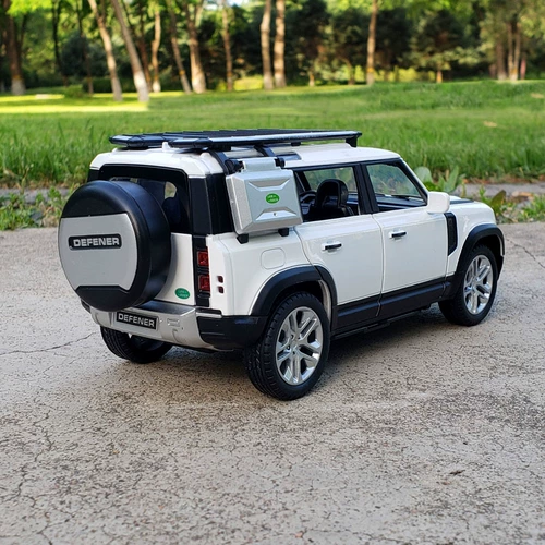 Land Rover, реалистичная модель автомобиля для мальчиков, игрушечная машина со светомузыкой, масштаб 1:24