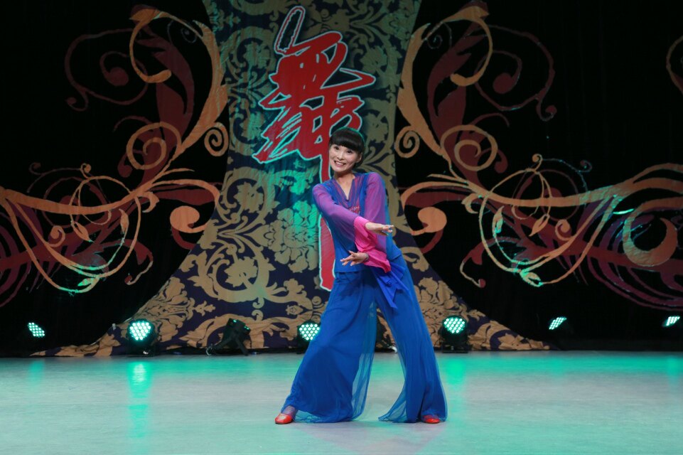 红草莞儿广场舞服装杨艺舞蹈服 格格莲花34502 44502包邮_双氙车灯