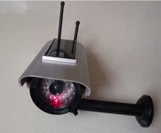 Камера с моделированием процесса слежения 太阳能仿真摄像头无线可充电红外支架防水监控器监控模型假探头