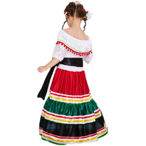 Одежда вечеринок в мексиканском стиле в национальной одежде Северной Америки