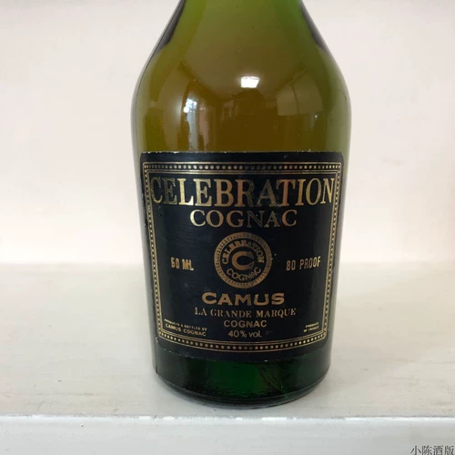 Версия вина празднования Камюс Празднование зеленая бутылка черная лейбл 40% 50 мл