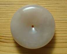 Украшения на шею 青海玉（淡糖玉---野牛沟老料）---平安扣---12#。