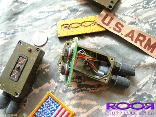 Оригинальная рация Harris HARRIS PRC-152 MFR: разъем для передачи данных 14304