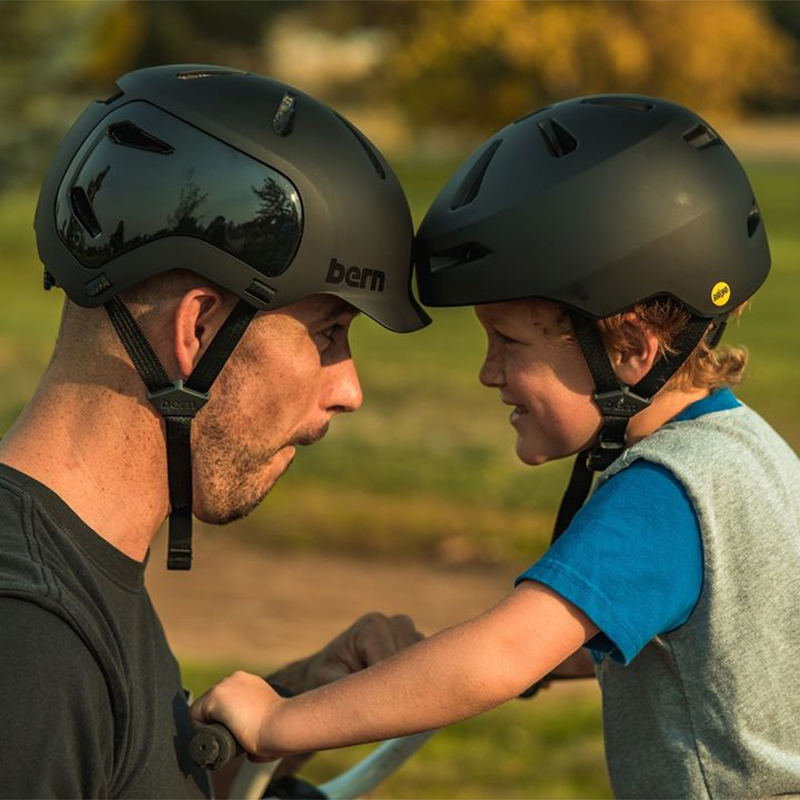 шлем zeus helmet. шлем открытый для скутера харлей. без каска мопед на дарога. шлем для лета. шлем casco велосипедный.