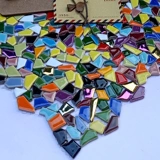 Керамическая мозаика инопланетянин маленькие фрагменты нерегулярные семафор гальвазийная головоломка фона фона стены без плитки без камня цвет