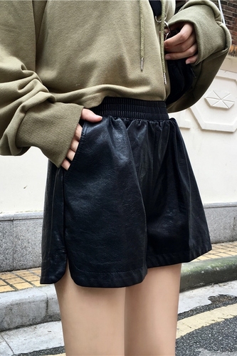 Leather pants, shorts, pants and PU leather pants with high waist, small boots, pants and wide legs