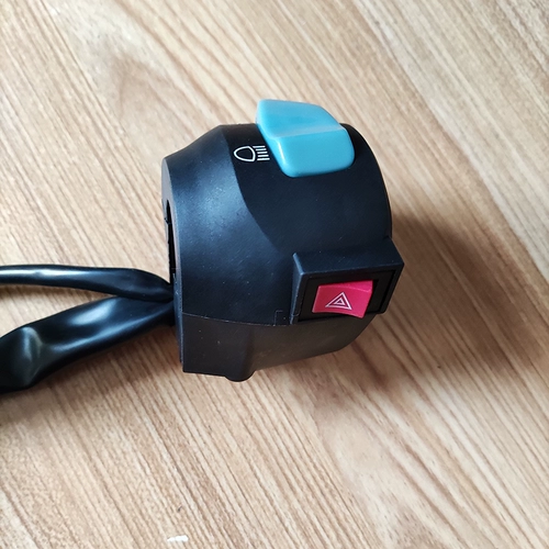 QIDIAN 150 Accessories Motorcycle Accessories KD150-E F J G K H V L HORN Четыре вспышки повернули в левую руку, чтобы переключиться