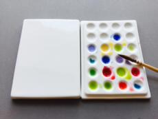Палитра 新绘本专业级骨瓷24色窝窝带盖子可调色 水彩调色盘 陶瓷调色盘