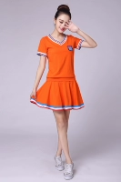 Оранжевый топ, оранжевая юбка, V-образный вырез