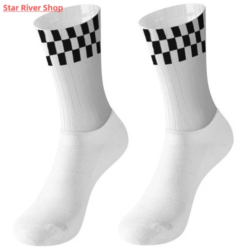 Новые велосипедные велосипедные носки езды на верховой езде.