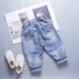 Baby light màu Harlan jeans xuân và thu 1 Cậu bé 3 tuổi Kho báu phiên bản Hàn Quốc của đứa trẻ lỏng lẻo cậu bé già thủy triều mỏng - Quần jean quần jean ống rộng bé gái xuân hè Quần jean