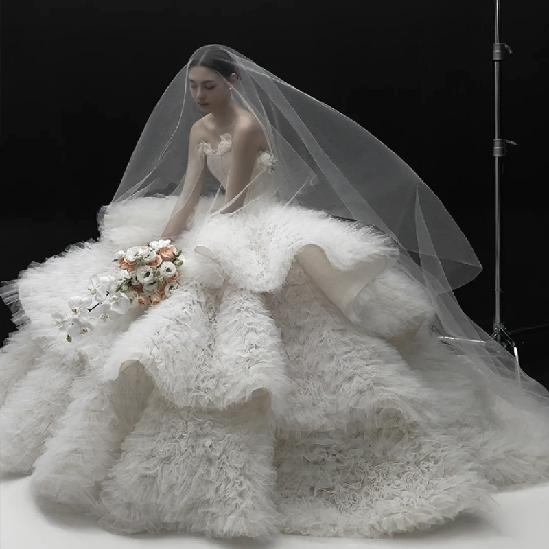 Nine -year -old old shop new high -definition photo studio wedding dress, enter the store to watch real shooting videos!