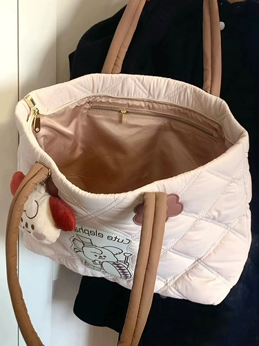 Вместительная и большая сумка