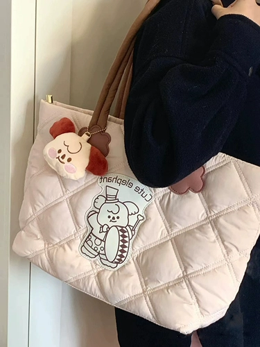 Вместительная и большая сумка