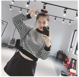 Áo len áo len nữ mùa thu và mùa đông sọc rộng ngắn đèn lồng tay áo sinh viên 2018 mùa xuân mới Hàn Quốc phiên bản của hoang dã áo sơ mi mỏng