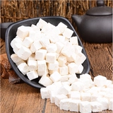 Пория китайская травяная медицина на искренний блок бай -фунтинг с чайным пузырьковым пузырьковым напитками