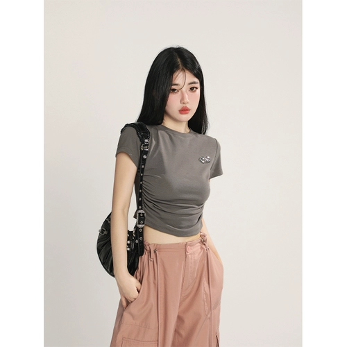 Летняя короткая футболка с коротким рукавом, облегающий крой