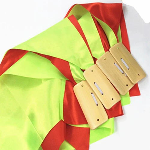 Талант преподают красный шелк